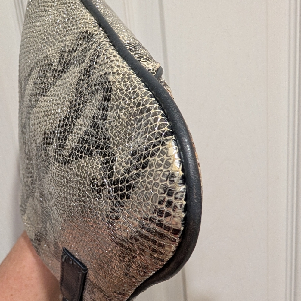 Bryna Nicole Metallic Snakeskin Embossed handbag Crossbody Clutch - Picture 10 of 14